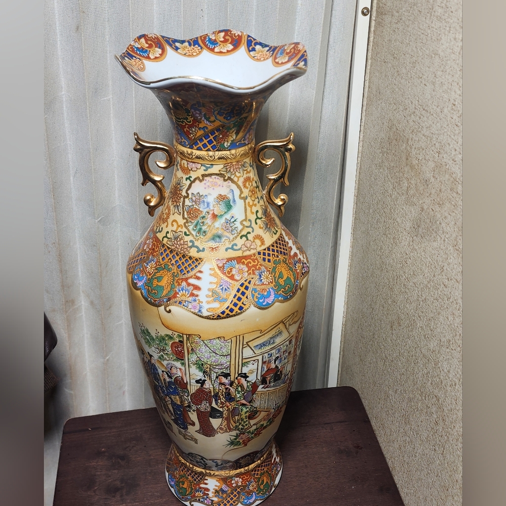 VINTAGE GOLDEN SATSUMA GEISHA 24" PORCELAIN VASE WITH RUFFLED EDGES